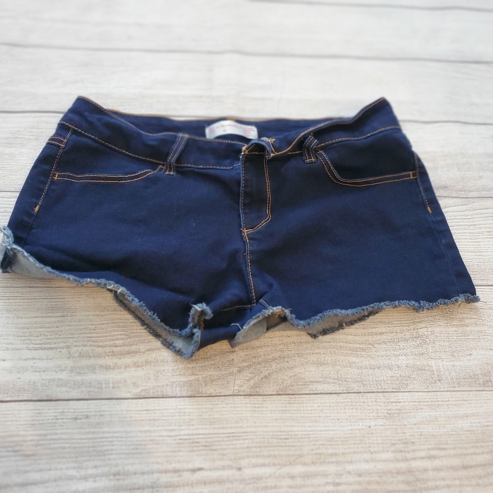 No Boundaries stretch jean shorts. Size 13 juniors